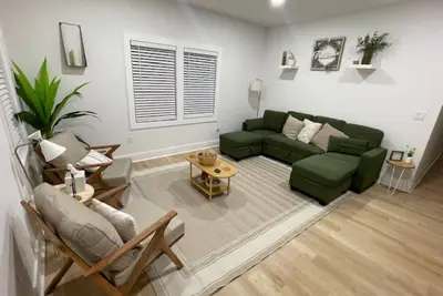 Image de Cozy 2/1 Duplex 10 min from Atl Airport- Unit A