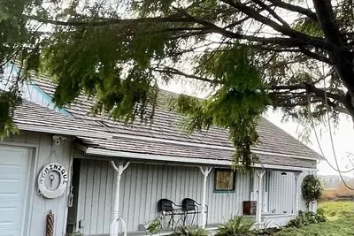 Image de Puget Island Paradise: lovely 3 bedroom, 1 1/2 bath with waterfront views