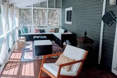 Image de Spacious Pawtuckaway Getaway