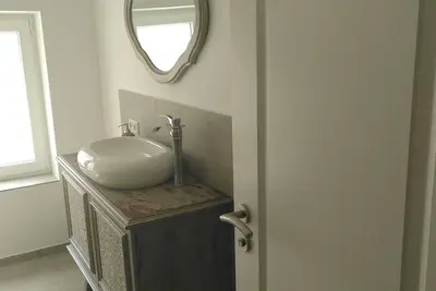 Image de Vacation home right on the water. Boat and Sup rental