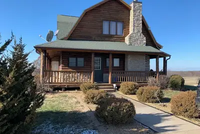 Image de Charming 4-bedroom Sleeps 10 lodge with Ac and WiFi in welcoming Nebo