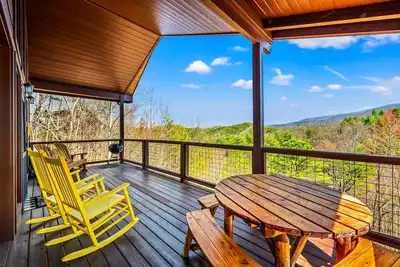 Image de Soaring Views - Pool, Hot Tub, Wi-Fi, Game Room, Air Hockey, Minutes to Pf/Gb!