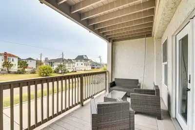 Image de 7 Mi to Kemah Boardwalk: Waterfront Houston Condo