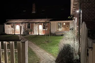 Image de Romantic maisonette for 4 - with apple orchard view & box-spring beds