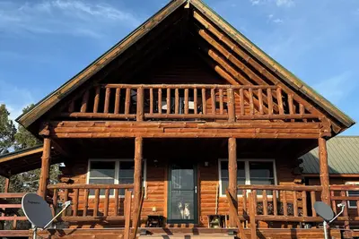 Image de Apache Mesa Log Cabin Home Near Chama