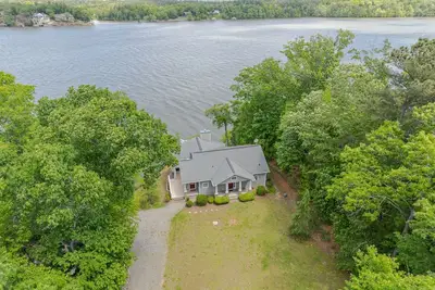 Image de Lake Gaston Main Lake Home, expansive view  and water toys!