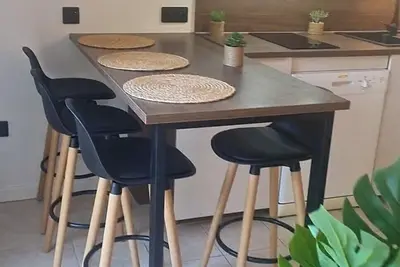 Image de New: Superbe F2 refait à neuf, tout confort dans résidence *** avec piscine