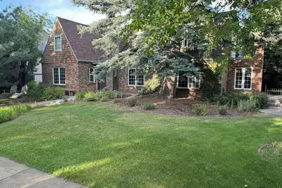 Image de Beautiful home walkable to Cu, restaurants/coffee shops, hiking trails