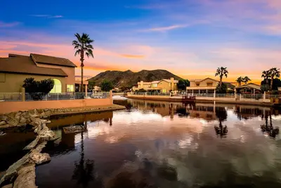 Image de Cactus Cove – Family-Friendly Lakeside Home w/ Mountain Views & Free Ev Charger