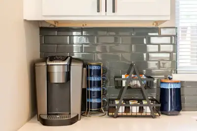 Image de Spacious 3-Bedroom Modern Farmhouse Unit with Cozy Vibes