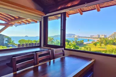 Image de Résidence de luxe en bord de mer avec jacuzzi privé et vue incroyable!