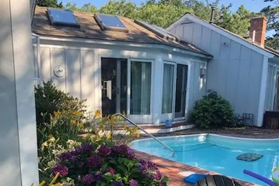 Image de Barnstable Beachfront Beauty, Heated Pool: 070-Ba