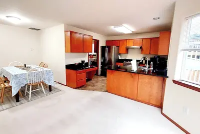 Image de 4b/3ba Furnished Home – Main-Level Bed/Bath + Backyard