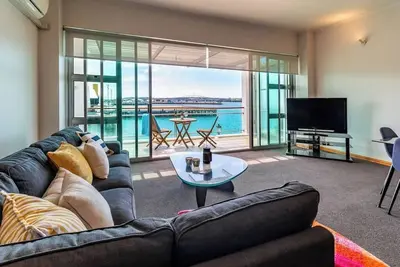 Image de Large 1br with gorgeous sea views