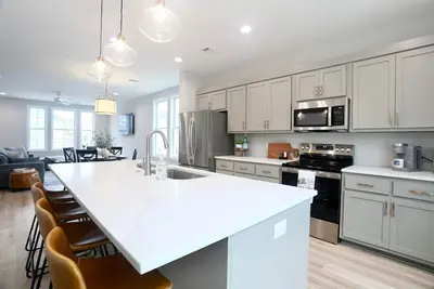 Image de Honeysuckle Hideaway - Chic New build Townhome