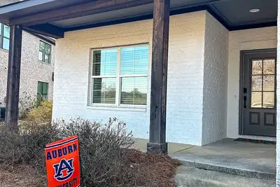 Image de New! No Dawgs- Full 3-bedroom house minutes to campus