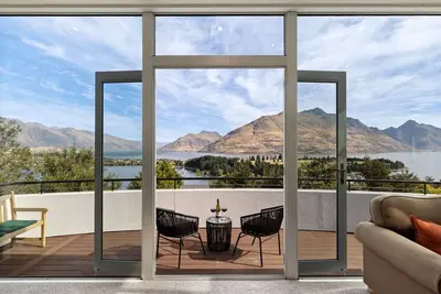Image de Anna’s Haus | Iconic Views w/ Great Outdoor Living