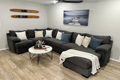 Image de Newly Renovated 4-bedroom house is a 5 minute walk to Buncombe Creek Marina