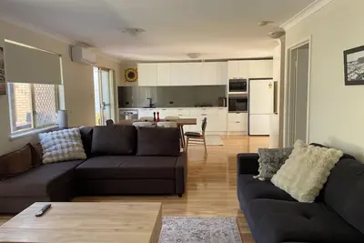 Image de South Scarborough 2 bedroom villa in a quiet group of 3. Park at your doorfront