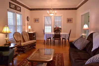 Image de Charming townhouse, sleeps eight.