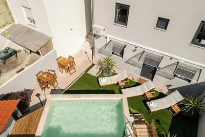 Image de HostWise - Vibrant Urban Flat