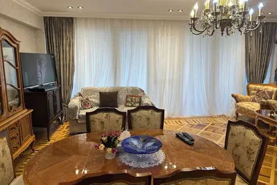 Image de Enjoy a stylish vacation in the heart of Baku. The combination of antique classic furnishings and modern renovations, combined with the sunrise and sunset crystal sha