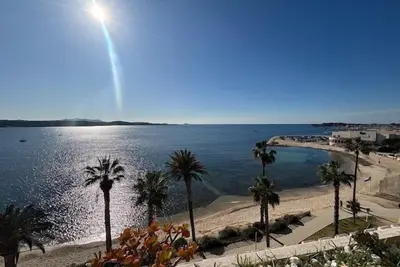 Image de front de mer avec terrasse et solarium  vue mer, garage privatif