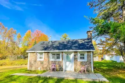 Image de Corner Connection Cabin, near Soo Lake Convienent to abundant Recreation and next to the tavern!