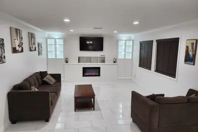 Image de Spacious 4-bedroom House with Pool Table Nice Neighborhood in Victorville