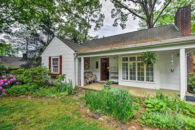 Image de Walk to Downtown: Pet-Friendly Cottage in Tyron