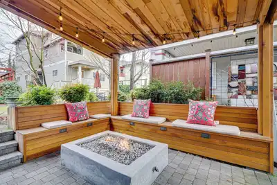 5 Mi to Oregon Zoo: Spacious Retreat w/ Patio