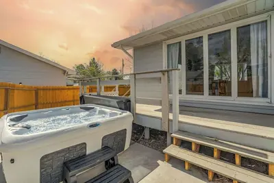 Image de Parkside Haven! Hot Tub, Foosball & Family Fun