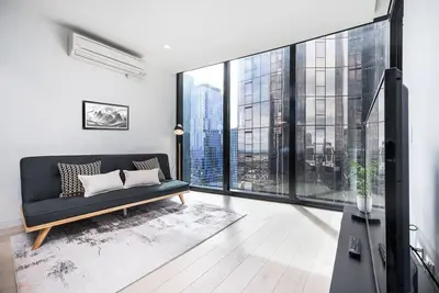 Image de Modern 2br Apartment | Pool, Spa & Gym in Cbd