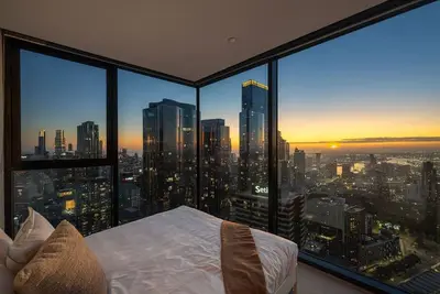 Image de 3br w/ 180° Ocean & City Views | Pool, Spa & Gym