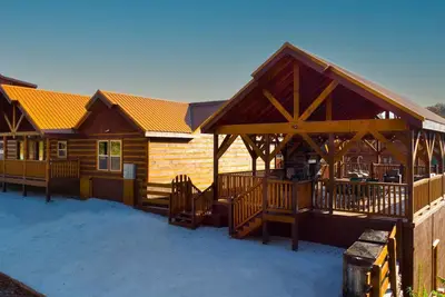 Image de Discover Rocky Crest, a newly built mountain oasis for 24 guests, offering unparalleled amenities.