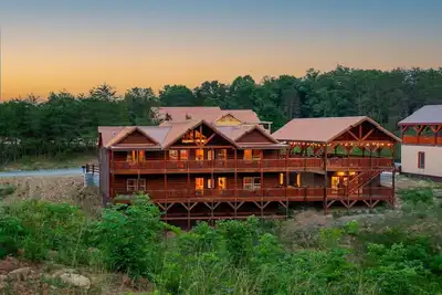 Image de Sleeps 20+, game room, 8 bedrooms