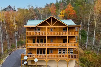 Image de *6 bedroom, game room, pool cabin*