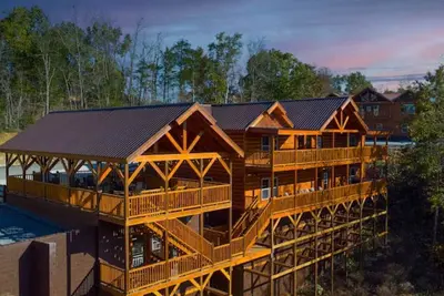 Image de Grace Hideaway:Huge-Sleeps 20+Pool/Hot Tub/Games!