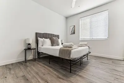 Image de CozySuites Glendale by the stadium w pool! 27