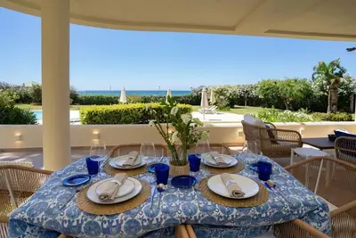 Image de Beachfront complex Neptuno Ii, sea view, pool and garden, Elviria.