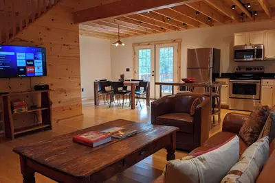 Image de New Cabin, Be the First to Book! Private and Peaceful, 140 Acres, River trails!