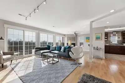 Image de Penthouse Style Condo with City View