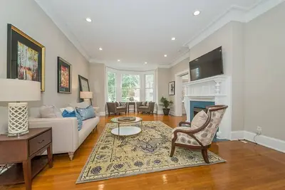 Image de Classic Elegant 2 Bedroom 2 Bath near Eden Park