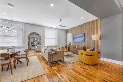 Image de 3 Bedroom 2 Bath Art Deco View