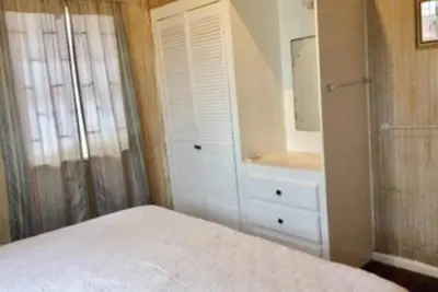 Image de Upstairs 3 bedroom s bath rooms property with air condition