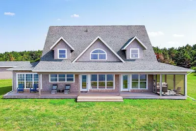 Image de Charming 4br, 2. 5ba waterfront cottage in Eastern Pei - ideal summer getaway!