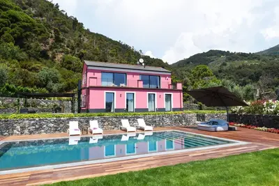 Image de Merveilleuse villa avec piscine et tennis! - Villa Mirea