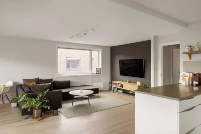 Image de 15min to C Station - Huge Social Space l Balcony