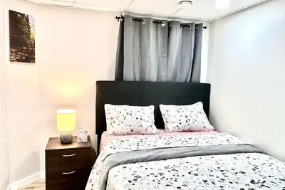 Image de 2 Bed rooms|Private entrance|Free Parking|Self-Check-in into our Upscale Haven.