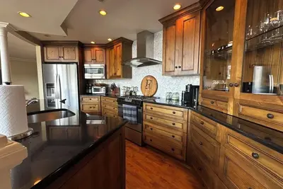 Image de Historic Parish House 2-Bedroom Condo Steps to Naval Academy